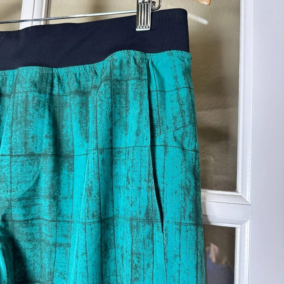 Rare color LULULEMON Large Drawstring Athletic Workout Unlined Swim Shorts - Picture 3 of 9